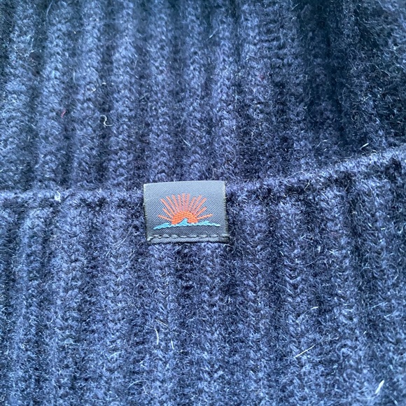 Faherty Midnight Blue Cashmere Ribbed Beanie Hat NWT - Picture 2 of 6